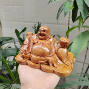 Tượng Di Lặc Ngồi Xoài Gỗ Bách Thơm Để Taplo Xe Hơi